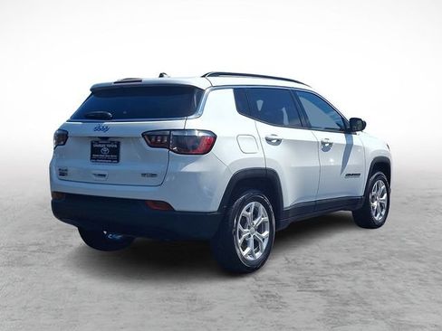 Used 2024 Jeep Compass Latitude AWD/4WD image 6