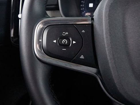 Certified 2025 Volvo XC40 B5 Core AWD/4WD image 16