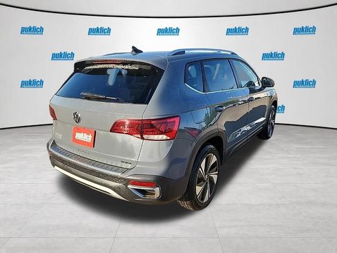 Used 2023 Volkswagen Taos SE w/ Panoramic Sunroof Package AWD/4WD image 7