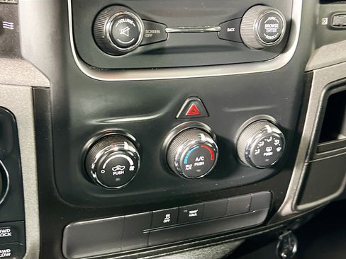 Used 2019 RAM 1500 Express AWD/4WD image 27