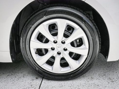 Used 2022 Toyota Corolla LE FWD image 13