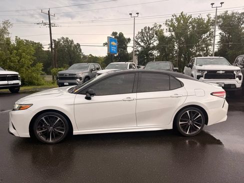 Used 2019 Toyota Camry XSE w/ Navigation Package FWD image 4