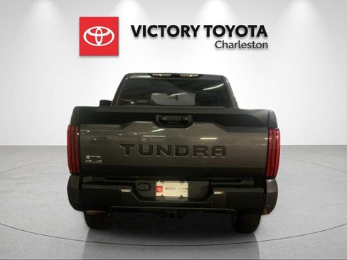Used 2022 Toyota Tundra SR5 w/ SR5 Convenience Package AWD/4WD image 4