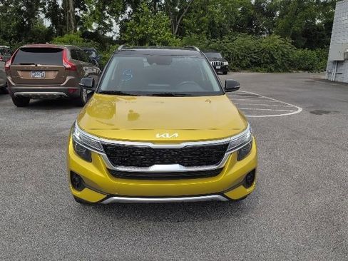 Used 2023 Kia Seltos S w/ Navigation Package AWD/4WD image 2