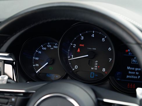 Used 2022 Porsche Macan image 19