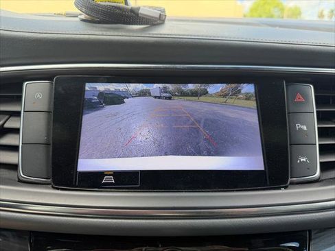 Used 2023 Buick Enclave Essence image 23