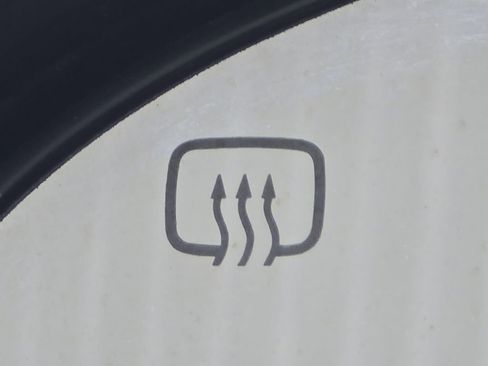 Used 2017 Toyota Corolla XLE image 6