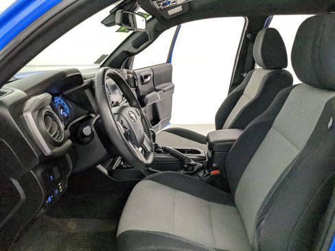 Used 2020 Toyota Tacoma TRD Off-Road w/ Technology Package AWD/4WD image 16