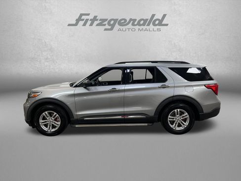 Used 2022 Ford Explorer XLT RWD image 2