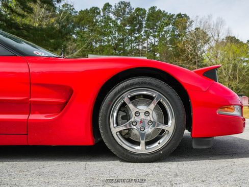 Used 2002 Chevrolet Corvette Coupe w/ Preferred Equipment Group2 RWD image 11