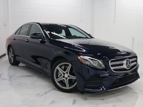 Used 2017 Mercedes-Benz E 300 4MATIC image 2