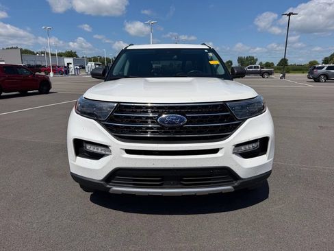 Used 2021 Ford Explorer XLT w/ Equipment Group 202A AWD/4WD image 2