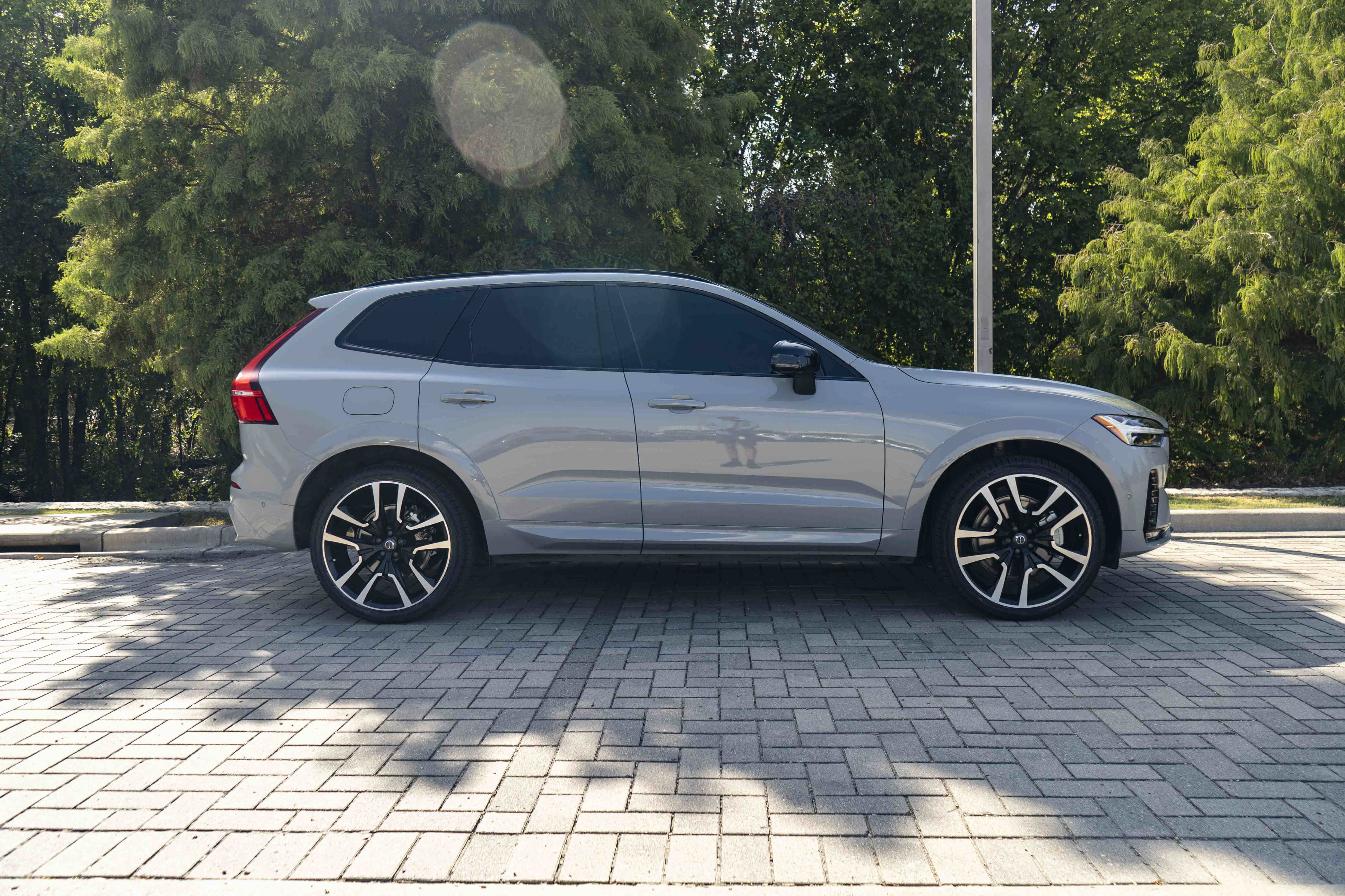 Used 2024 Volvo XC60 B5 Ultimate w/ Protection Package Premier AWD/4WD image 9