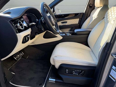Certified 2022 Bentley Bentayga image 13