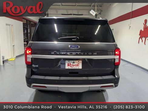 Used 2022 Ford Expedition XLT image 3
