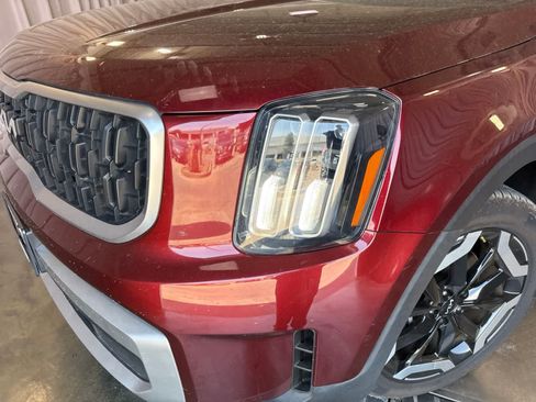 Used 2023 Kia Telluride EX w/ EX Captain's Chair Package FWD image 7