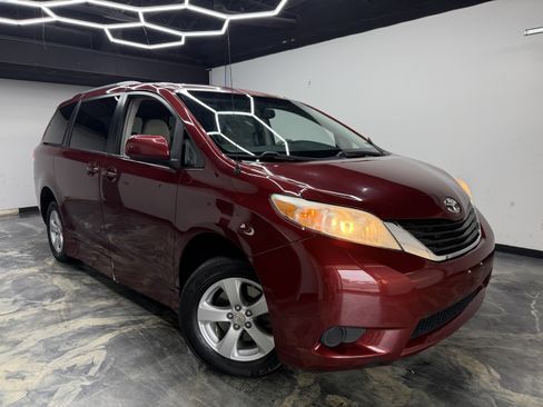 Used 2012 Toyota Sienna LE FWD image 6