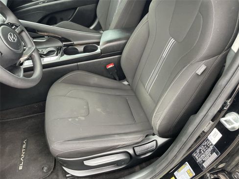 Used 2022 Hyundai Elantra Blue FWD image 12