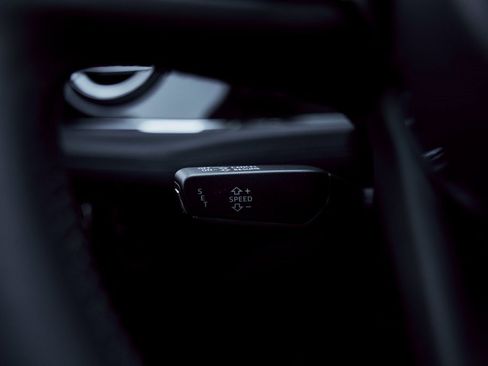 Used 2022 Bentley Bentayga image 55