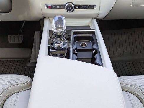 New 2026 Volvo XC60 B5 Ultra w/ Protection Package Premier image 22