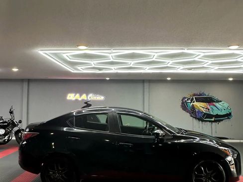 Used 2016 Scion iA image 5