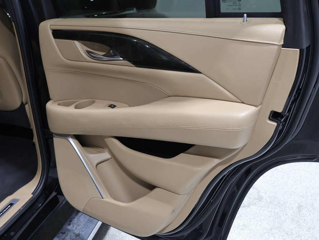 Used 2020 Cadillac Escalade Platinum AWD/4WD image 26