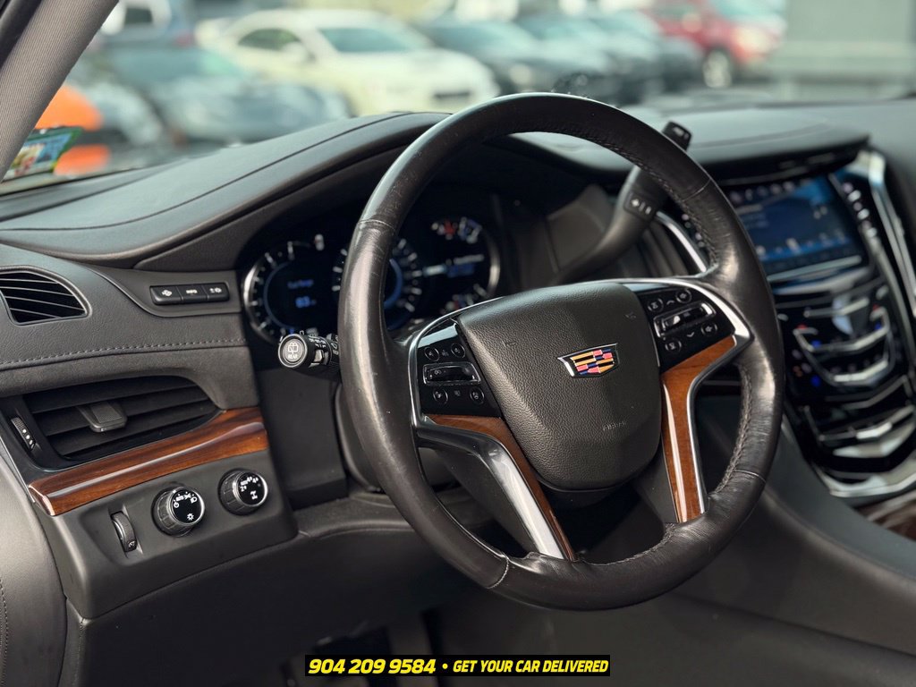 Used 2020 Cadillac Escalade Luxury AWD/4WD image 15