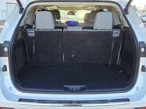Used 2023 Toyota Highlander Platinum image 14
