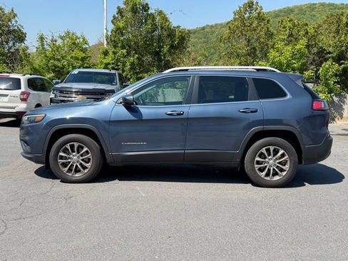 Used 2019 Jeep Cherokee Latitude Plus w/ Cold Weather Group AWD/4WD image 3