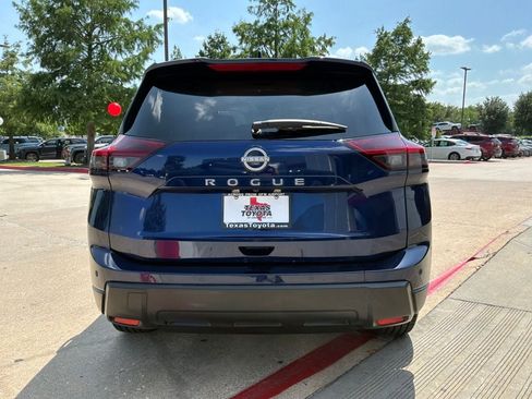 Used 2026 Nissan Rogue SV FWD image 7