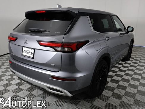 Used 2022 Mitsubishi Outlander SE image 5