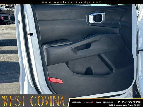 Used 2024 Kia Sorento S FWD image 19