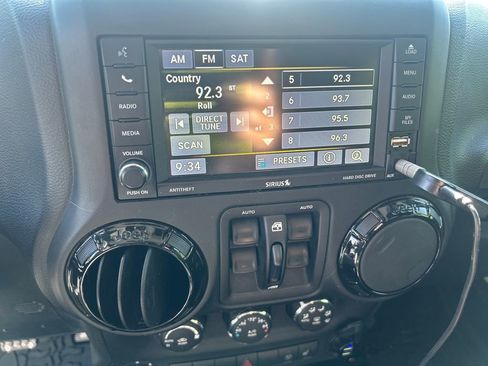 Used 2017 Jeep Wrangler Unlimited Sahara AWD/4WD image 23