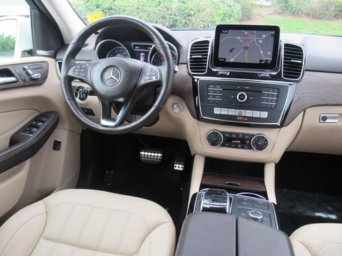 Used 2019 Mercedes-Benz GLE 400 4MATIC image 13
