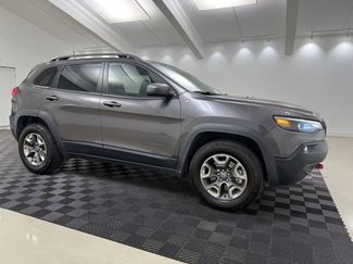 Used 2019 Jeep Cherokee Trailhawk video 1