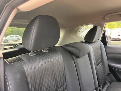 Used 2018 Nissan Rogue SV FWD image 29