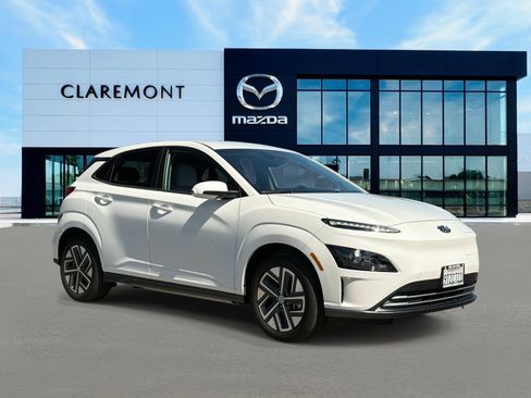 Used 2023 Hyundai Kona SE image 3