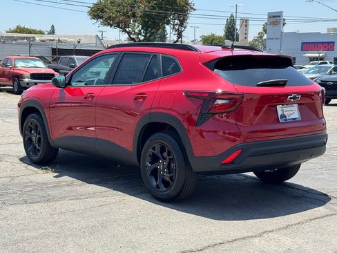 New 2026 Chevrolet Trax LT w/ Midnight Edition FWD image 4