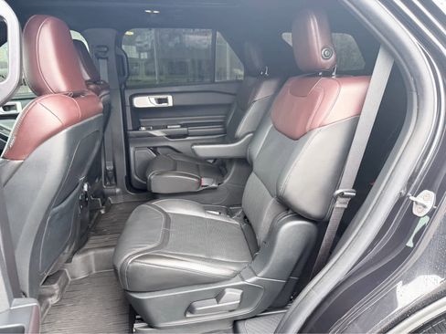 Used 2020 Ford Explorer Platinum w/ Premium Technology Package image 14