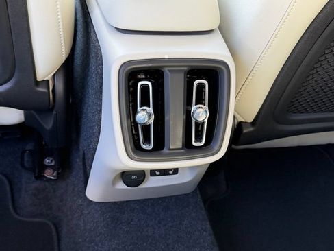 Certified 2025 Volvo XC40 B5 Ultra AWD/4WD image 15