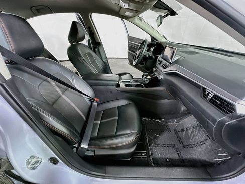 Used 2024 Nissan Altima 2.5 SR FWD image 12