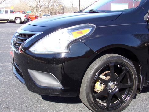 Used 2016 Nissan Versa S image 3