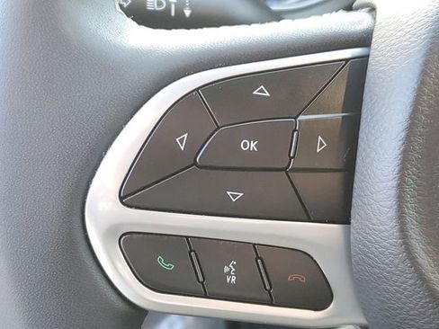 Used 2024 Chrysler Pacifica Touring-L image 17