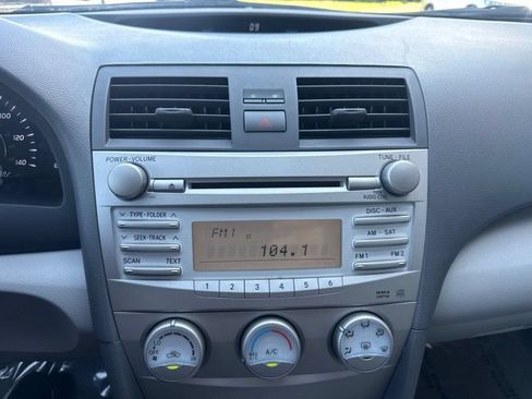 Used 2011 Toyota Camry LE FWD image 25