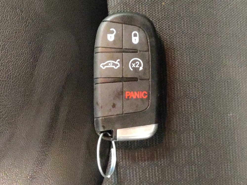 Used 2019 Jeep Cherokee Latitude Plus w/ Comfort/Convenience Group FWD image 32