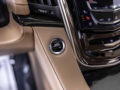 Used 2019 Cadillac Escalade ESV Platinum image 29