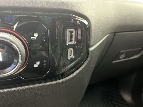 Certified 2024 Chevrolet Silverado 1500 RST image 25