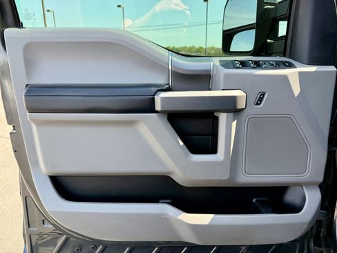 Used 2017 Ford F250 XLT w/ XLT Premium Package AWD/4WD image 28