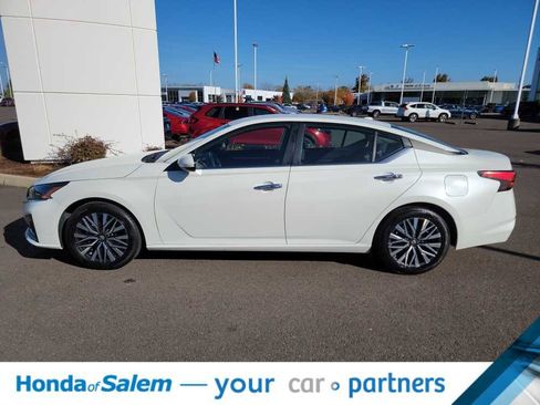 Used 2023 Nissan Altima 2.5 SV image 3