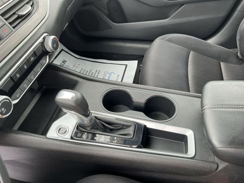 Used 2025 Nissan Altima 2.5 SV FWD image 18
